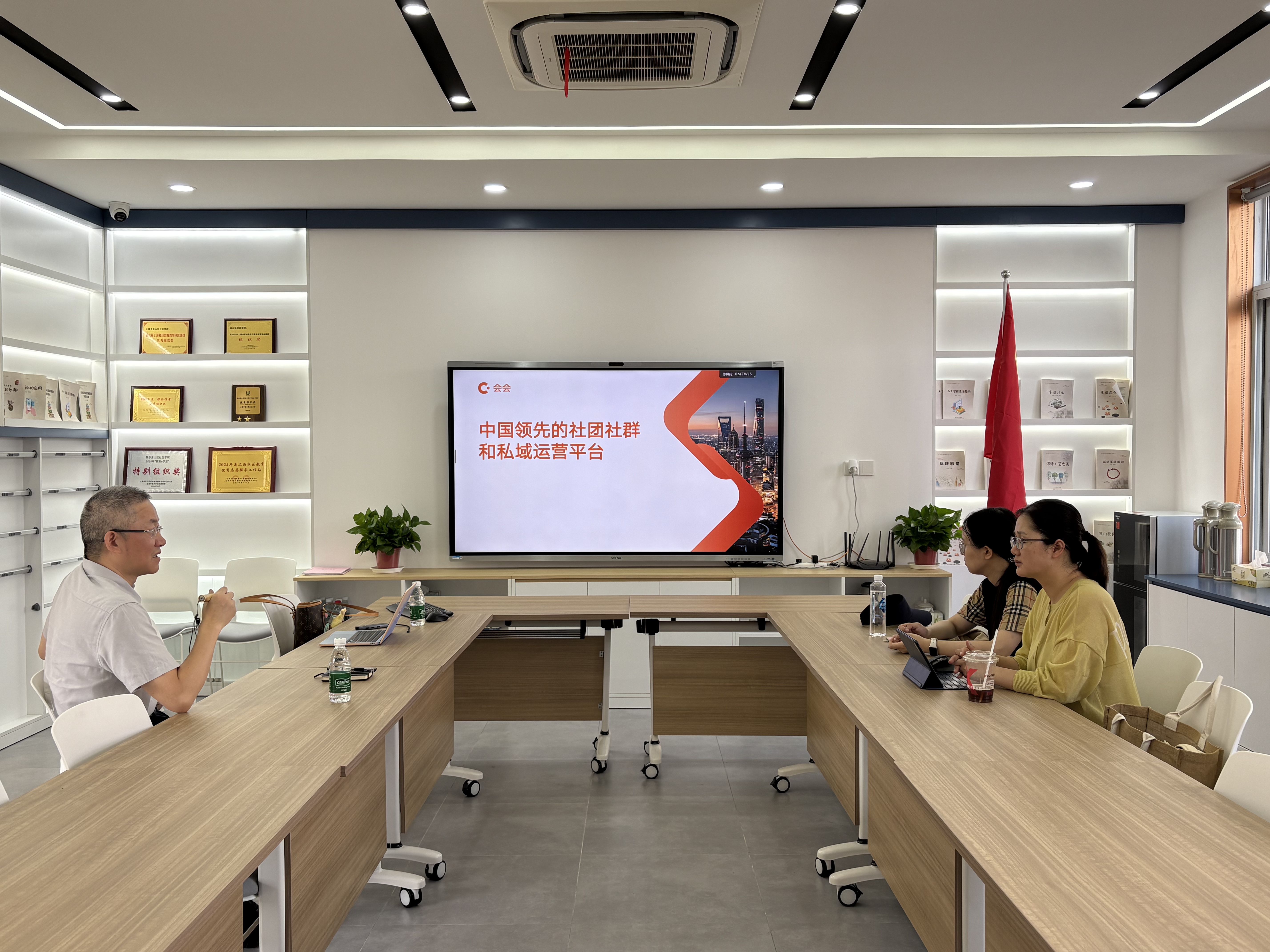 会会平台团队赴上海家长学校金山分校走访调研