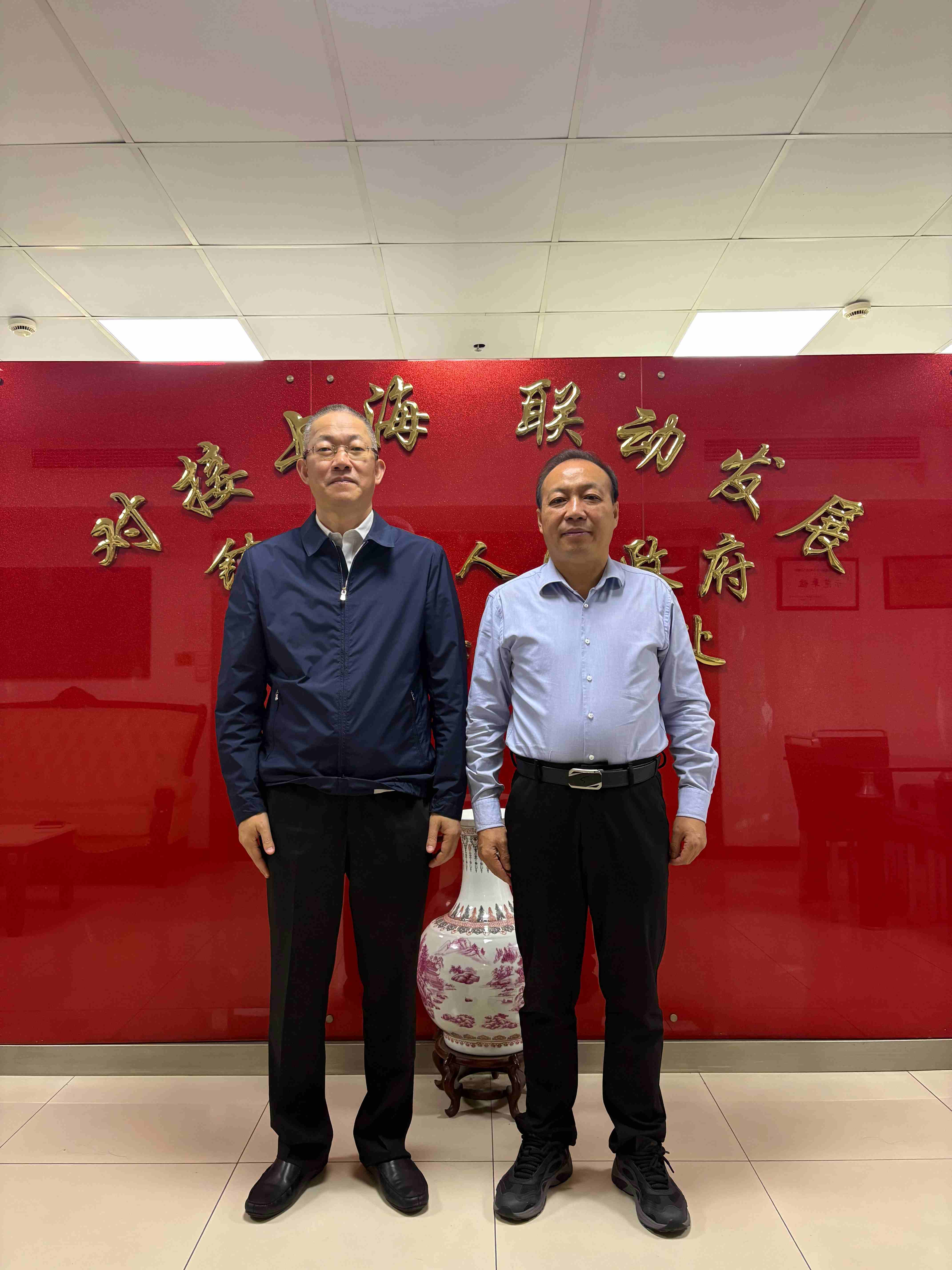 会会到访镇江沪办 共探 “线上城市”