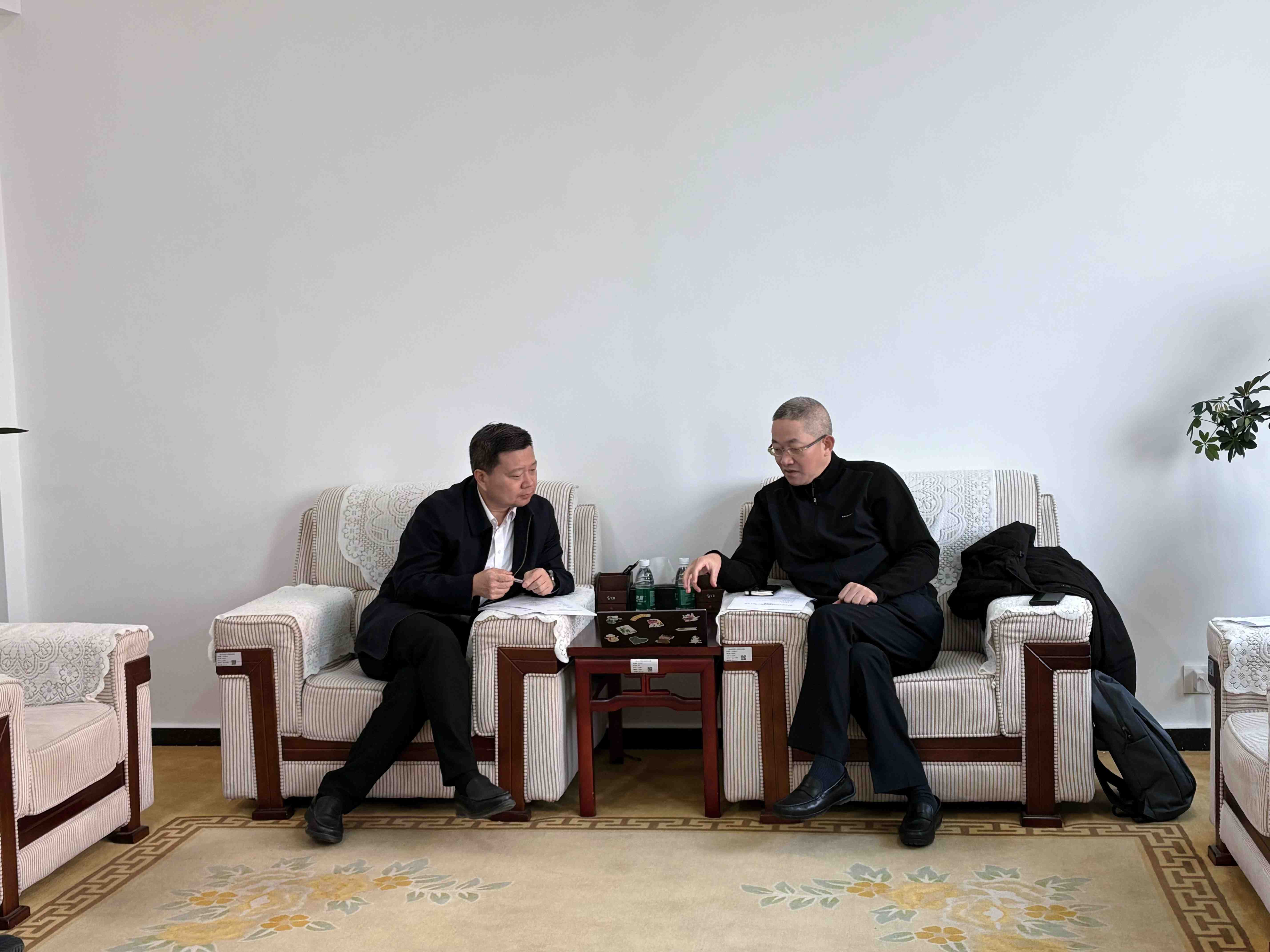 会会与郑州市中原区政府领导共商“线上城市”